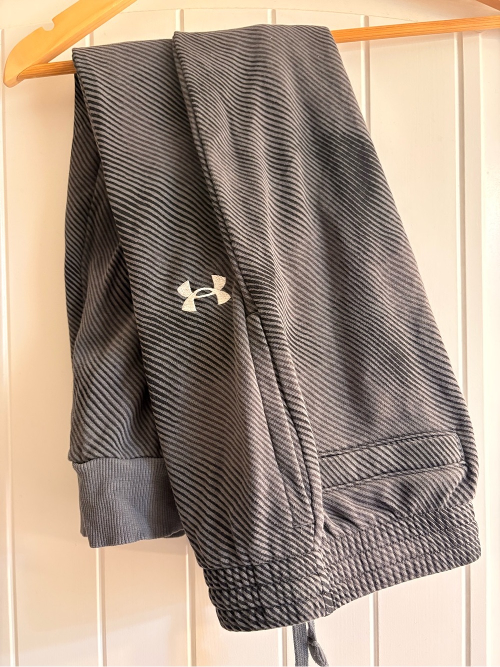 👟UNDER ARMOUR Striped Athletic Jogger Sweatpants